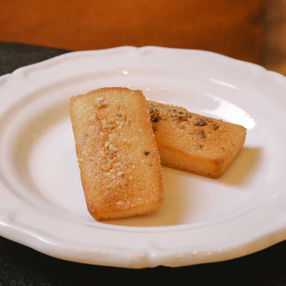 3_Le_Financier_on_plate-2