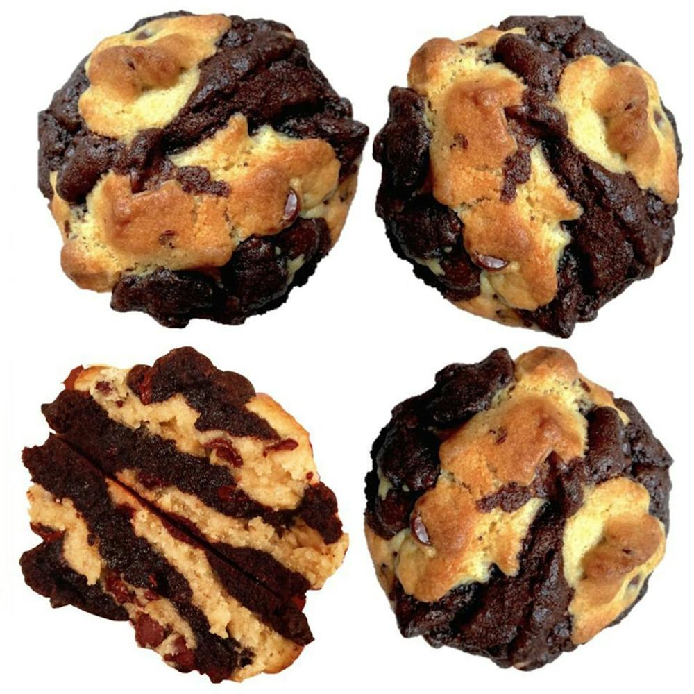 50-50-chocolate-vanilla-giant-cookie-4-pack.c8cd1134cdbd4878765f21a75de27d80