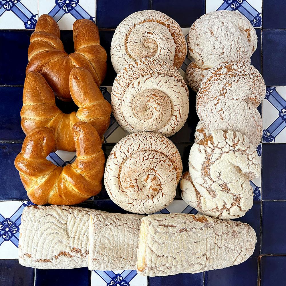 El-Bolilo-Bakery-Pan-Grande-5
