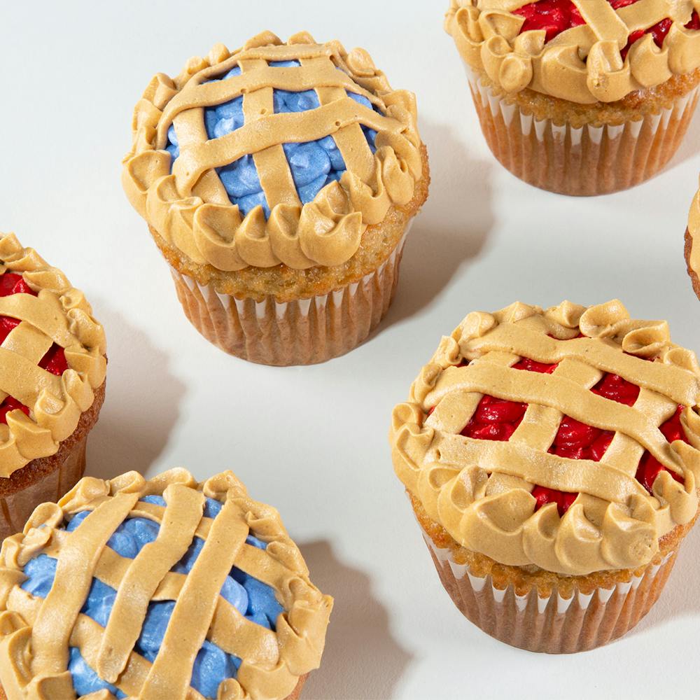 Erin-Mckenna-Sweetberry-Pie-Cupcakes-1