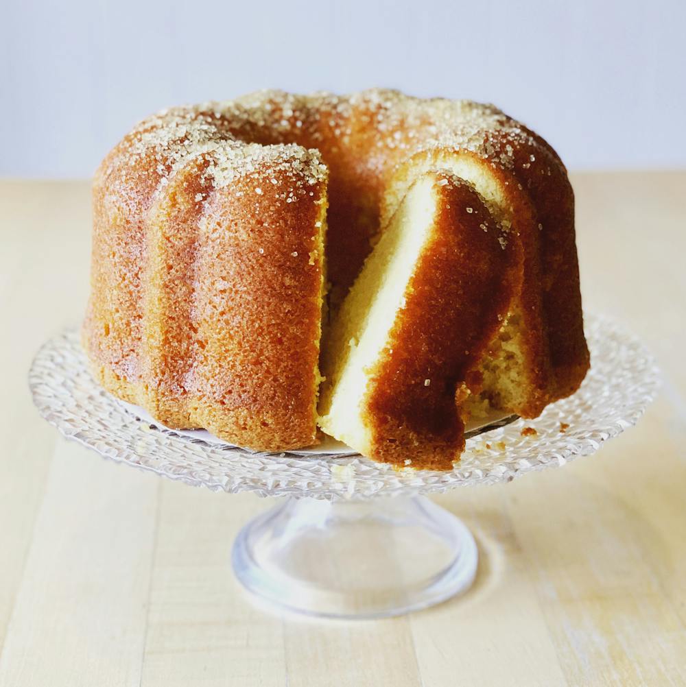 Hi-Honeysuckle_Sweet_Tea_Cake_with_slice