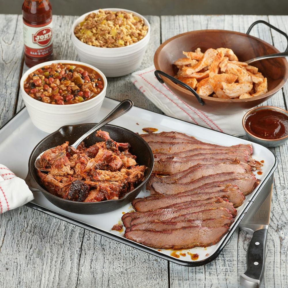Joes-Kansas-City-Brisket-Pulled-Chicken-and-Pulled-Pork-mealkit-SKUGB2203_Jennifer_Becker