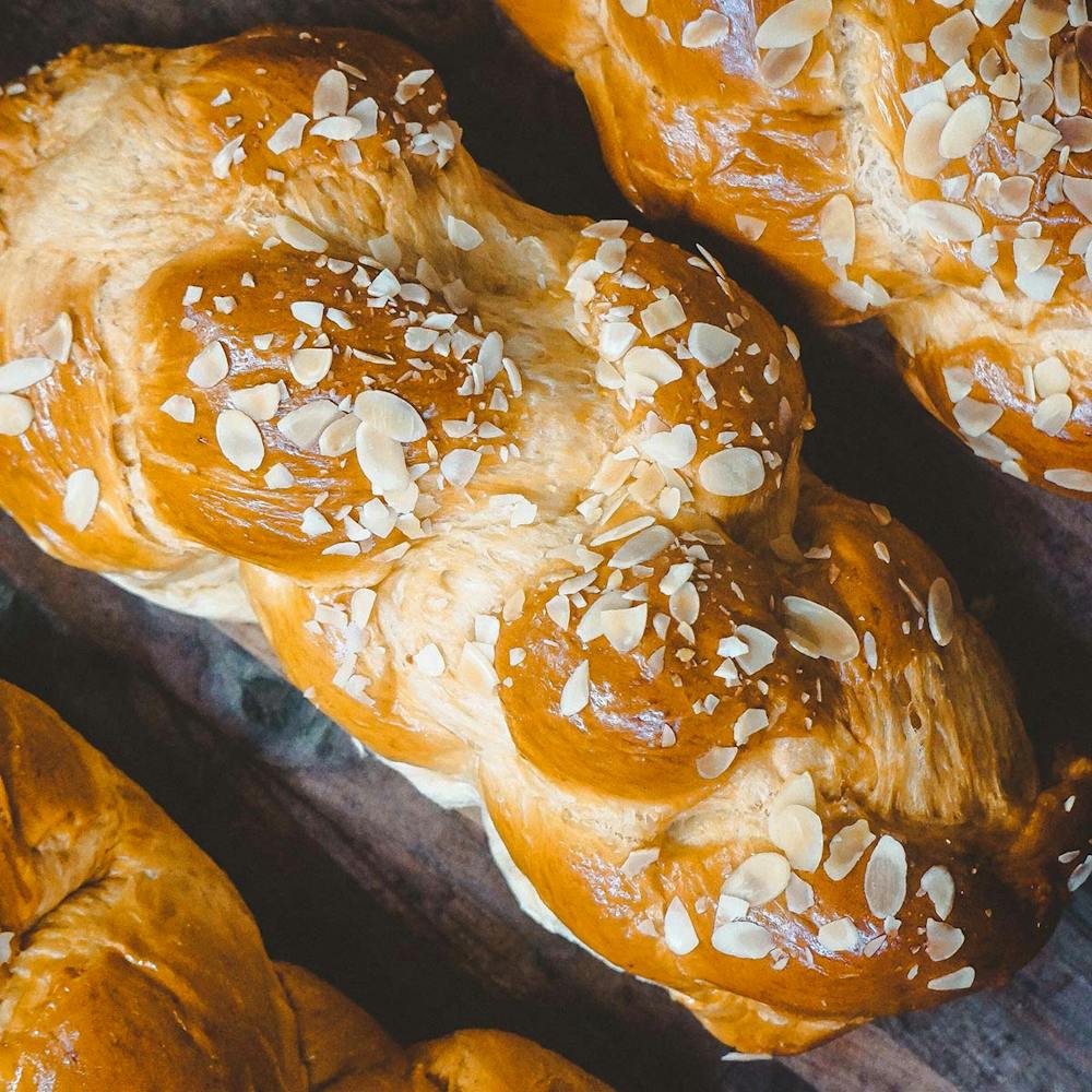 Oasis-Tsoureki-Sweet-Bread-Product-1