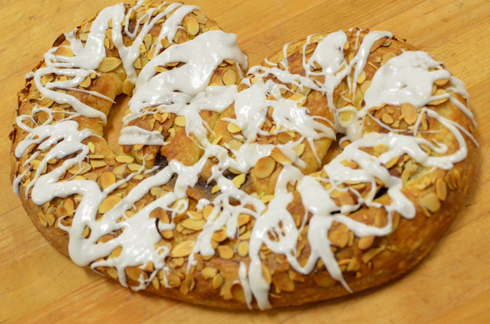 almond-kringle-2-pack.5c6848054f36c1642163f18f011b0f7f
