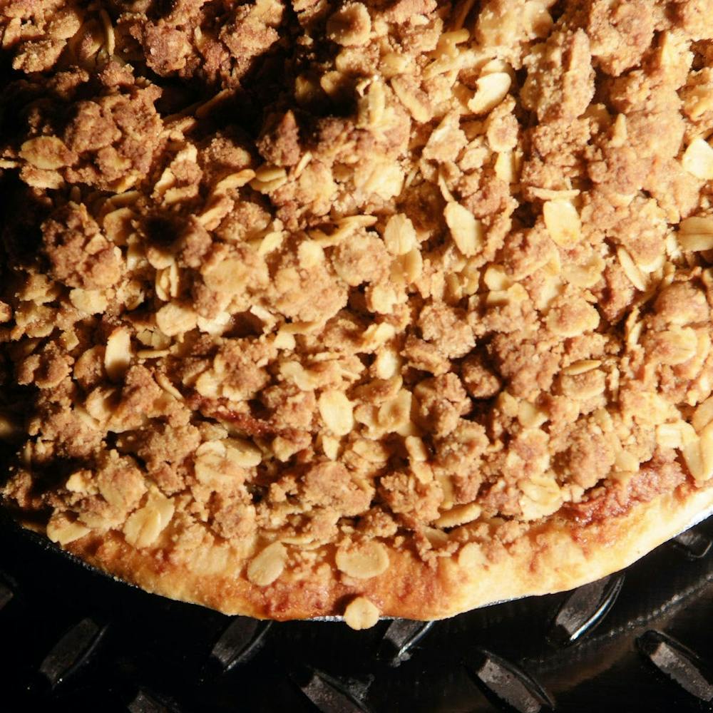 apple-crumb-pie.29fa1fa5c3cacd484672326500bc93ad