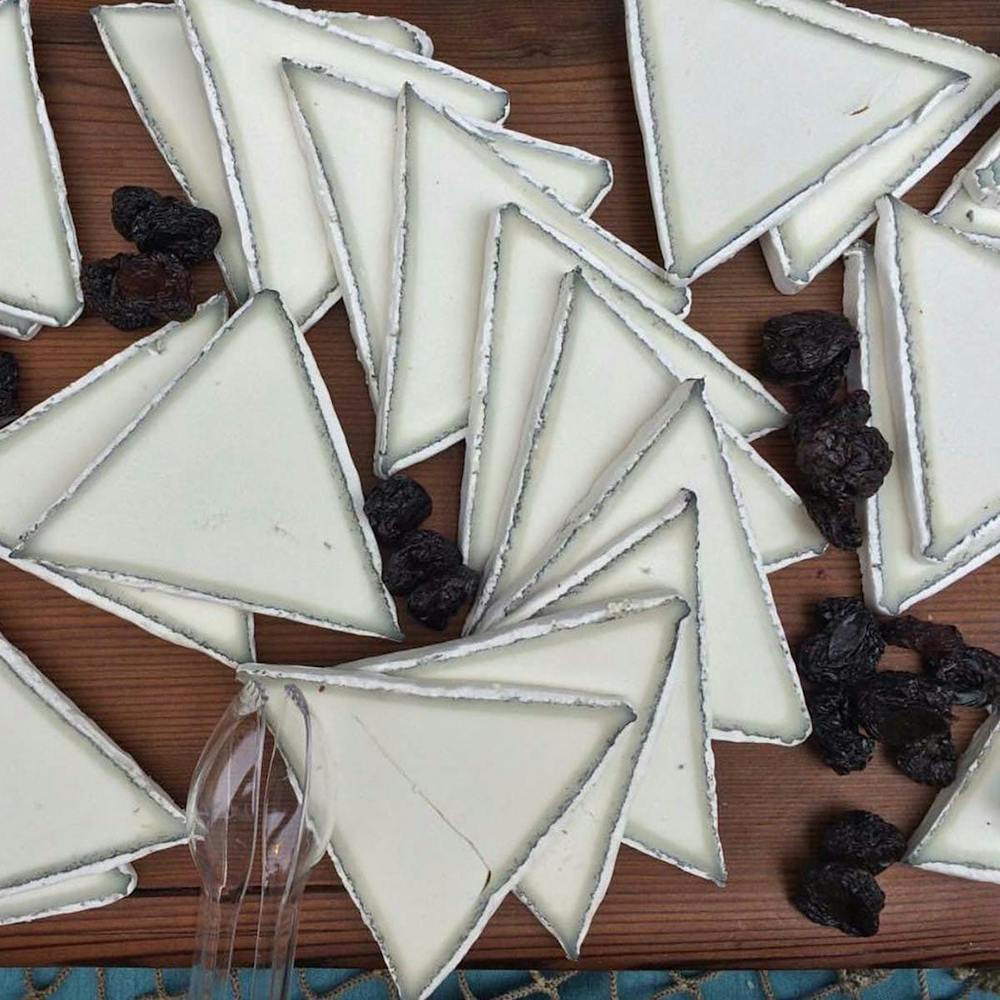 bermuda-triangle-cheese-15-lbs.b69bb9dd27f66adff764931cc057767d