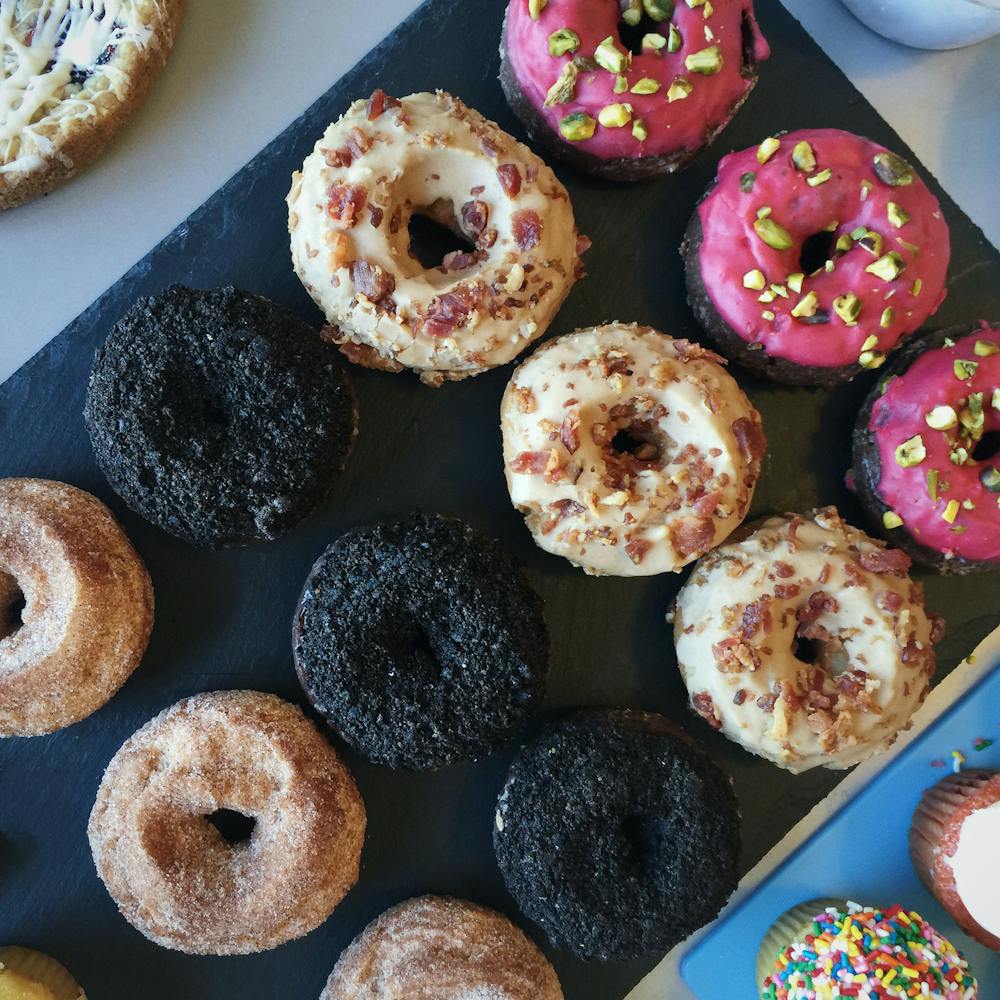 cake-doughnuts-dozen.0124362e91790fcbafd203fd4a3c5325