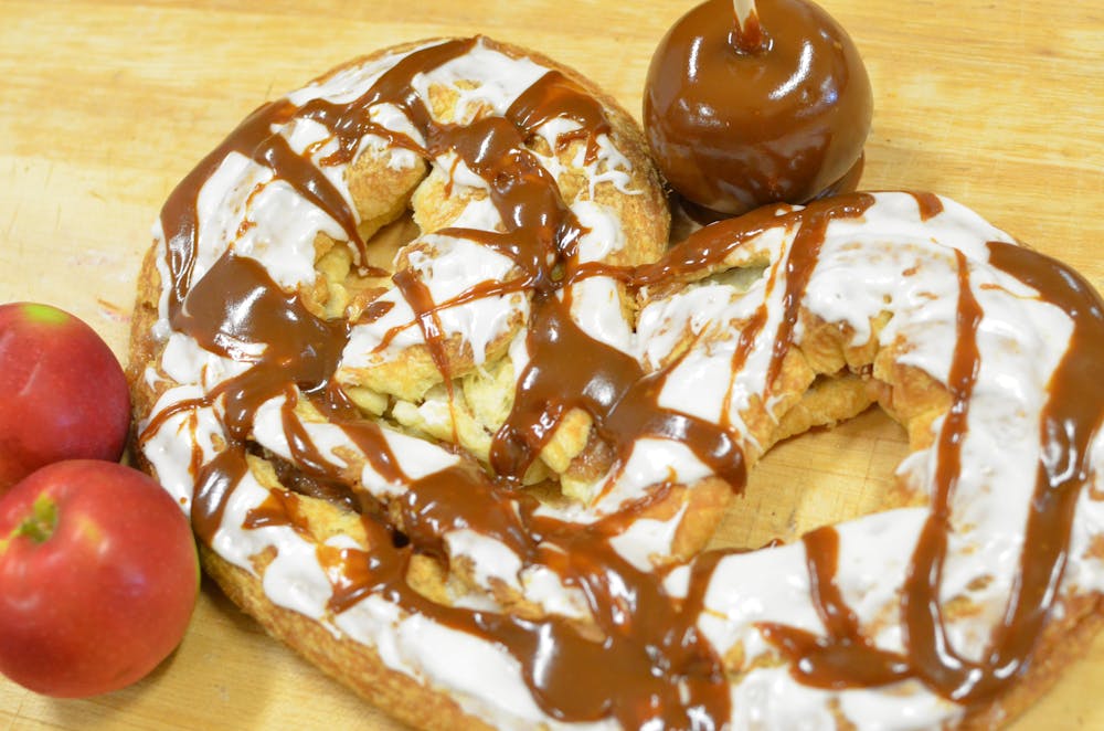 caramel-apple-kringle-2-pack.751b40e268ddeb19288e0e1ad9204084