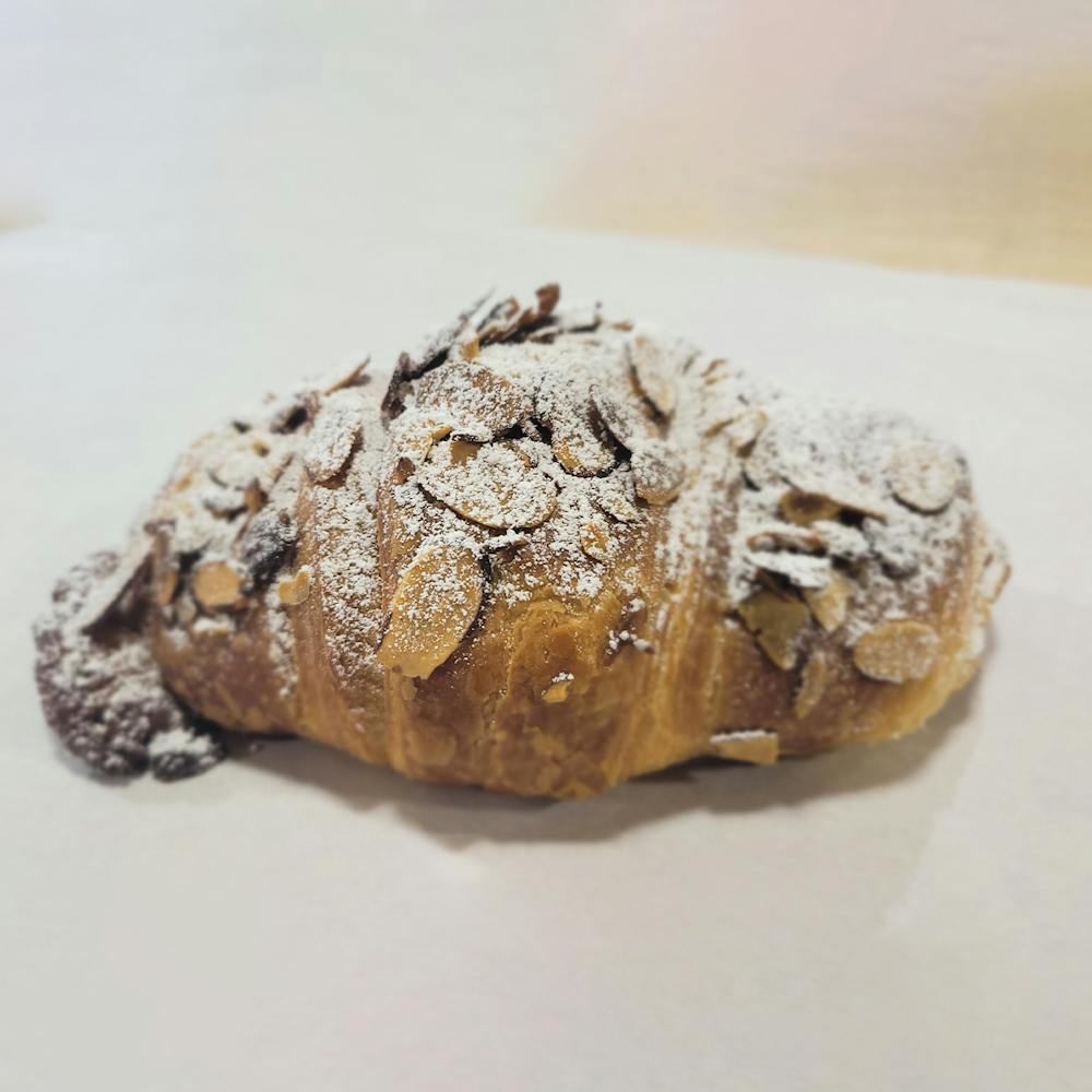 ceci-cela-patisserie_plain-almond-parisian-croissants-1