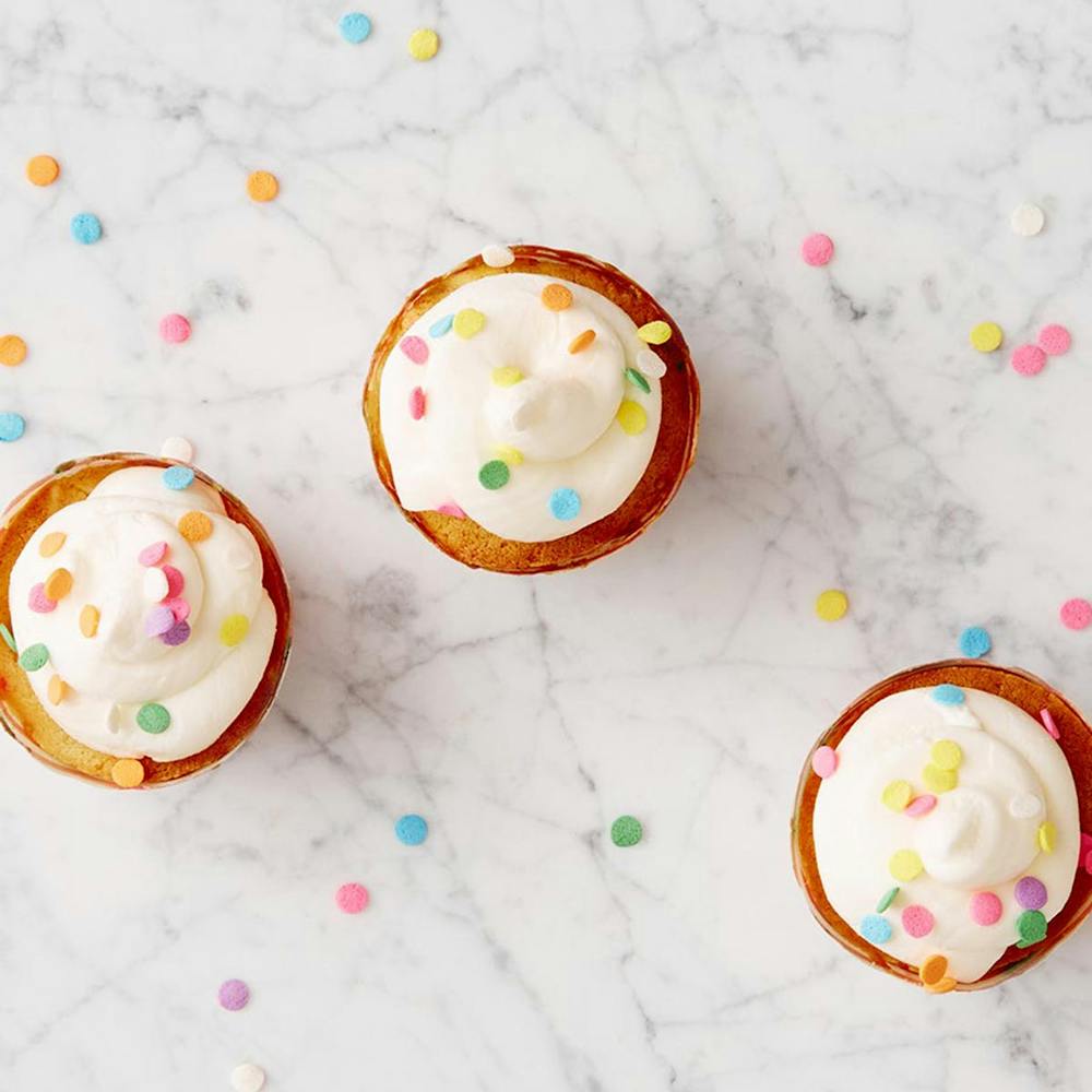 celebration-sprinkle-cupcakes-diy-baking-kit.99c790b8b8a52e39be00c29f1606e663