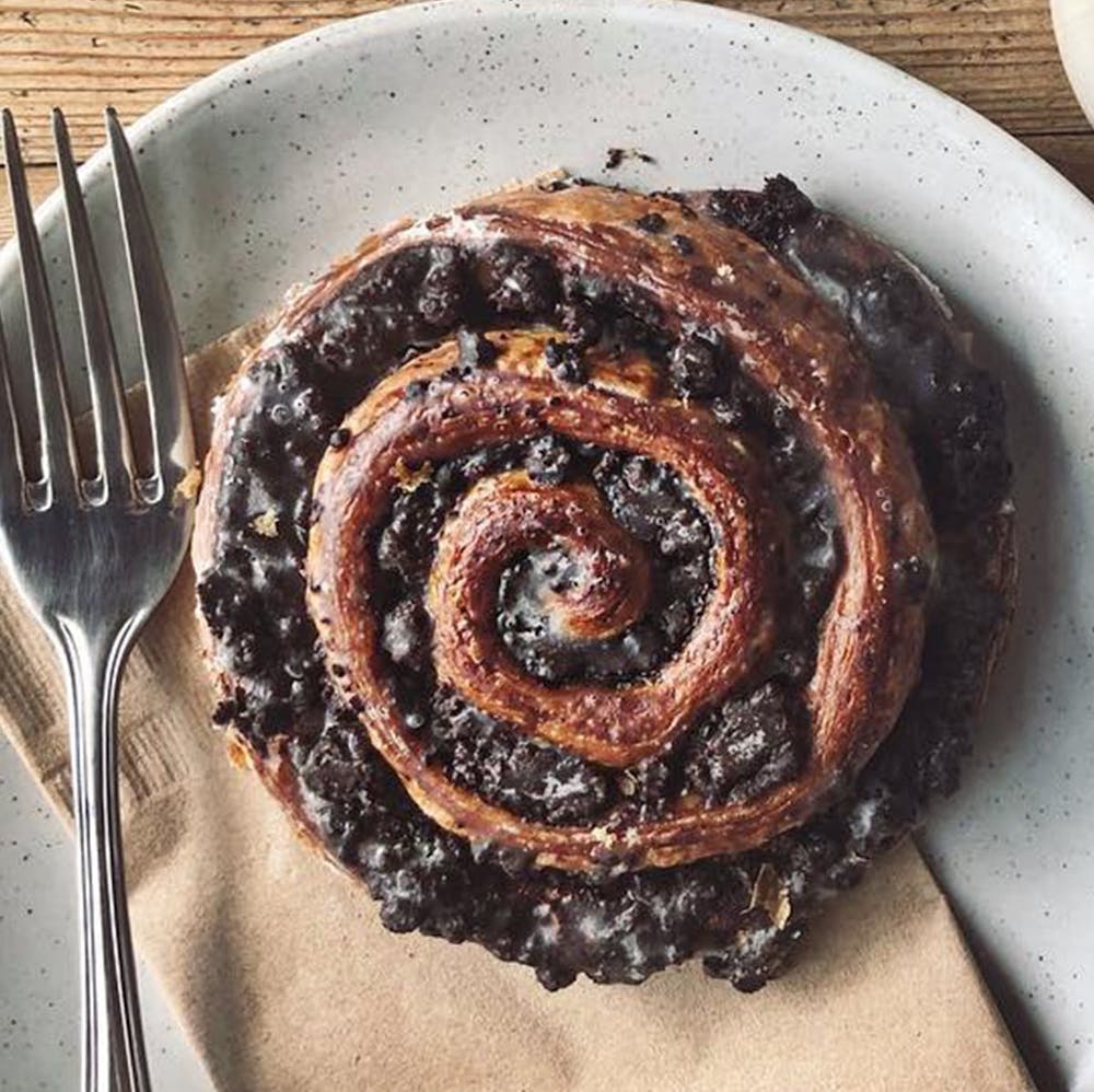 chocolate-babka-pinwheels-with-vanilla-glaze.6d62c128ef530a1d069a693aa035566b