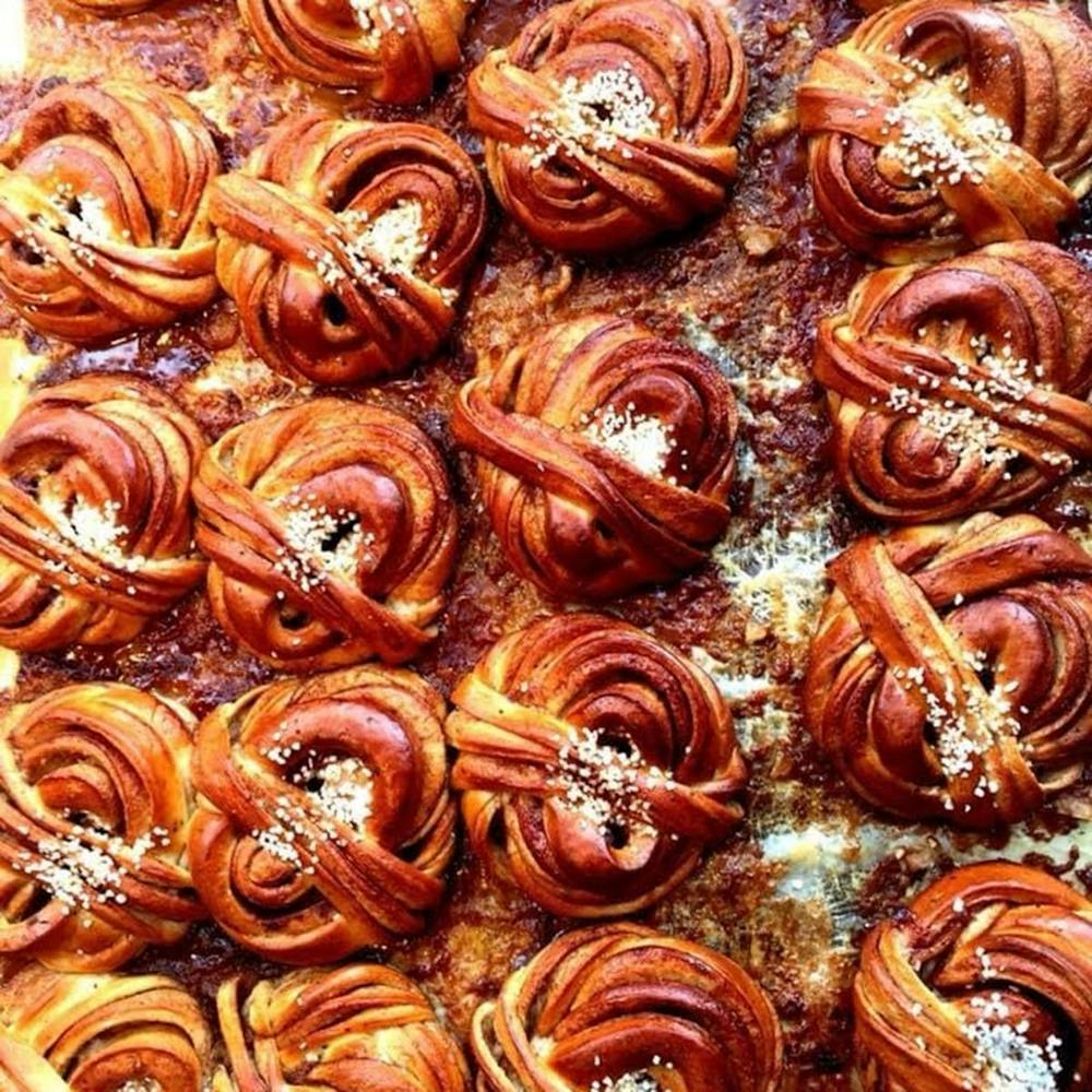 cinnamon-buns-6-pack.abbd56463e05ff89e3336cb867806bae