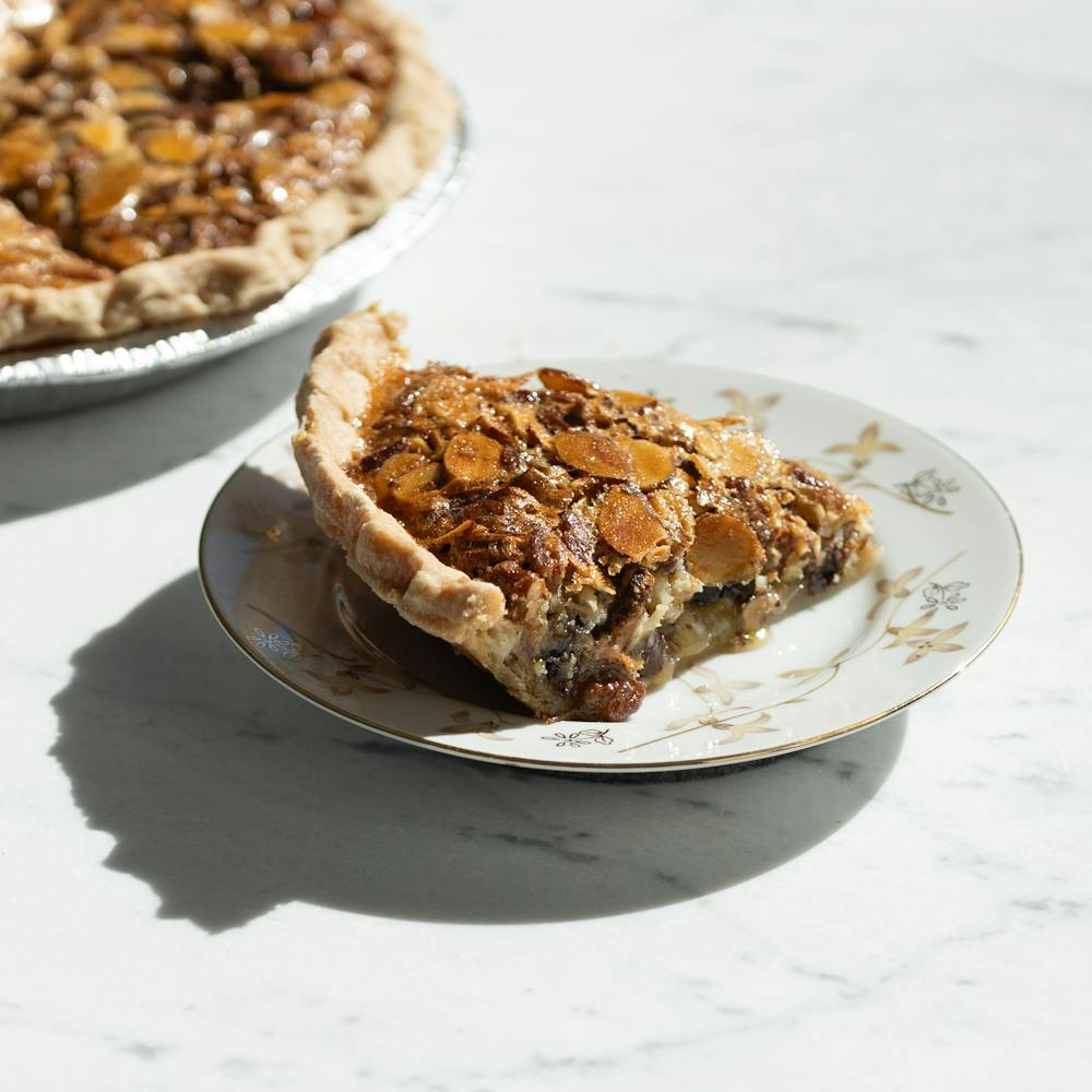 cocochoconutslice_and_pie_mrbl_1x1-2