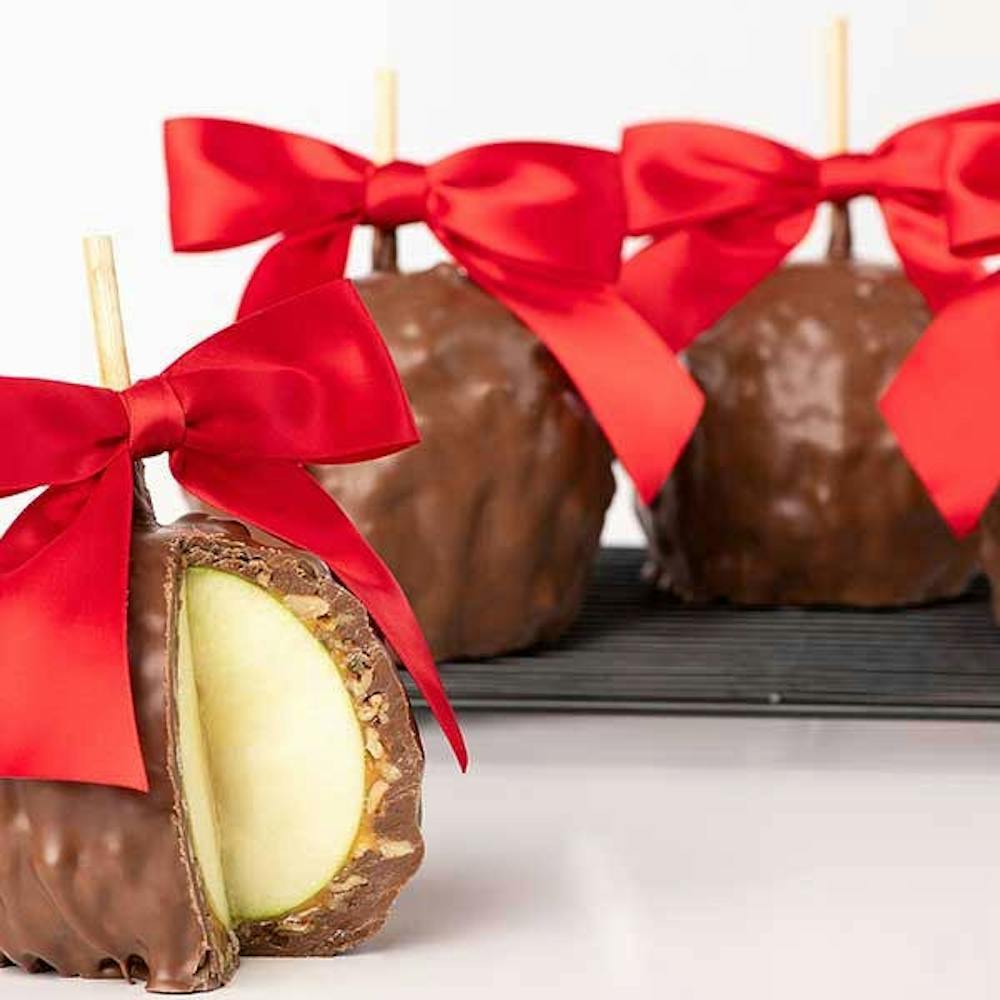 colossal-caramel-apples.95ade3f71bfd05df571e878ee17c8467