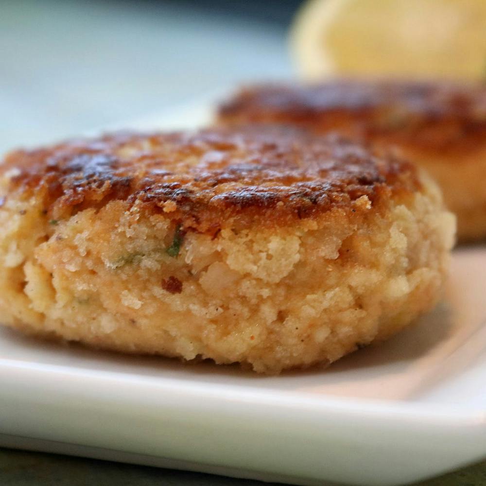 crab-cakes-6-pack.0337c2a99e08c2bfc2abbeb8c71984f2
