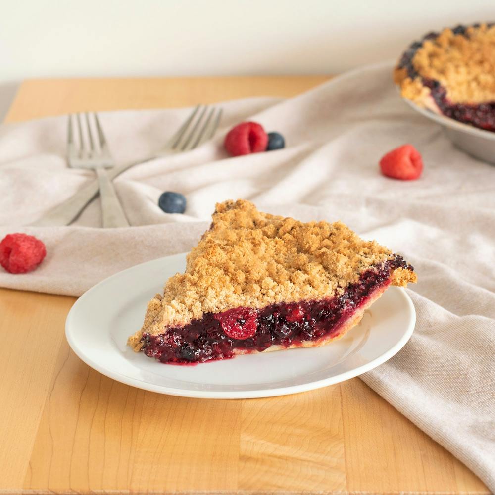 crumb-topped-michigan-4-berry-pie.1a7a02493fbd725814d234422c74337a