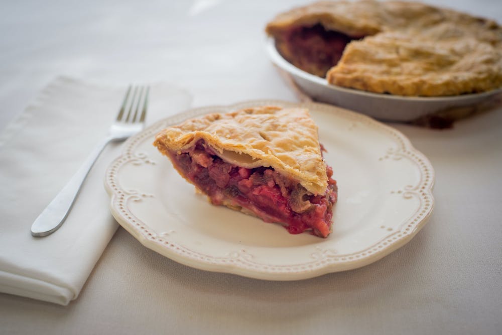 fire-house-strawberry-rhubarb-pie.d401b55e17f57bf0f30784a42f3f8ad6