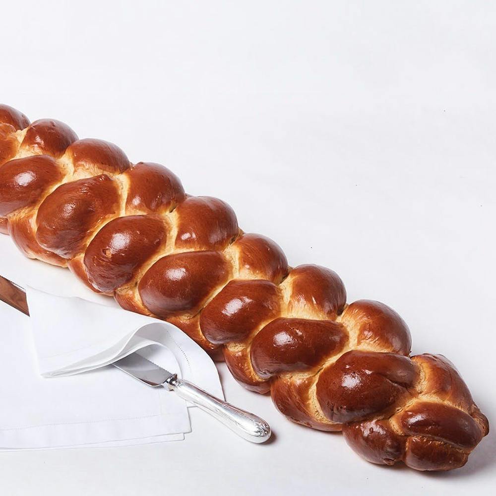 giant-two-foot-challah.566118983a0e42aa6939dc3f358c365d