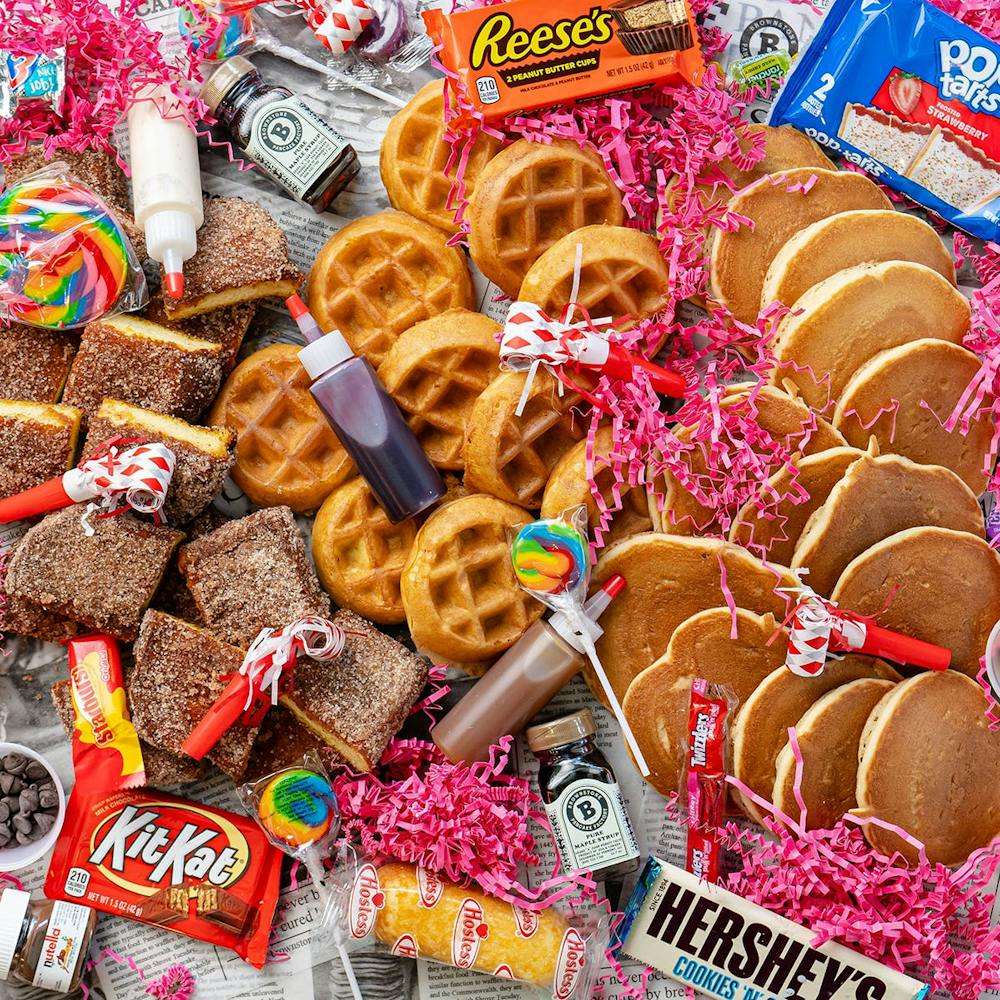 its-a-girl-brownstone-brunch-box-for-6.149152ada2f3bd2eaec7ee7bc6285c88