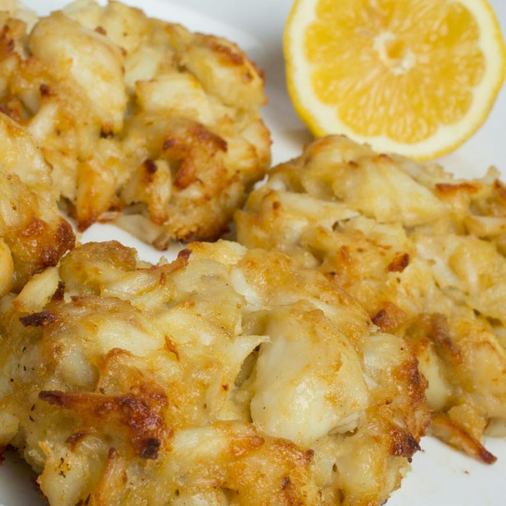 jumbo-lump-crab-cakes-4-pack.9d2d2c2868ec2afbc686f4edbb9b323c