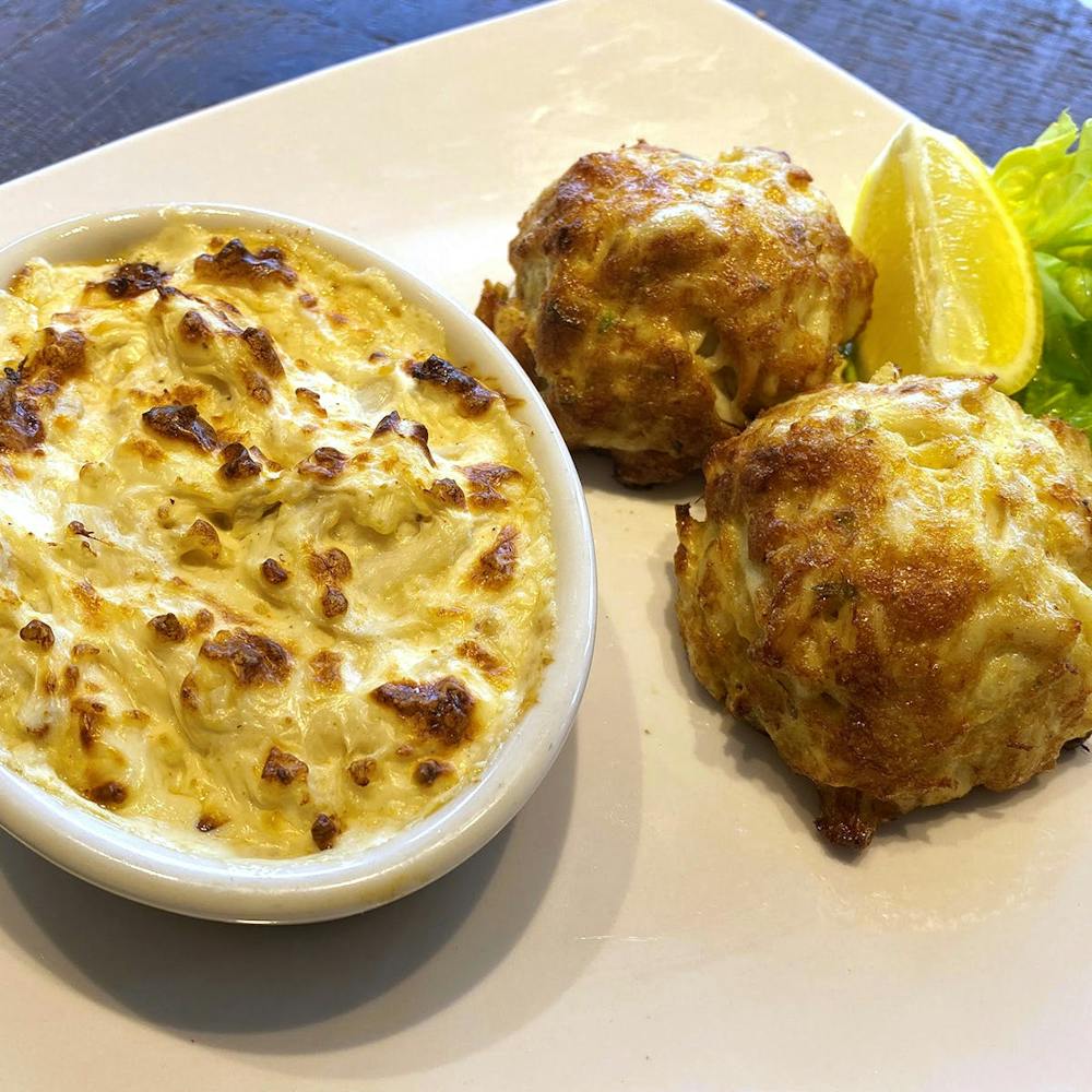 jumbo-lump-maryland-crab-cakes-crab-dip-for-4.2103f88c93407e4a121f1c78bc1085ca