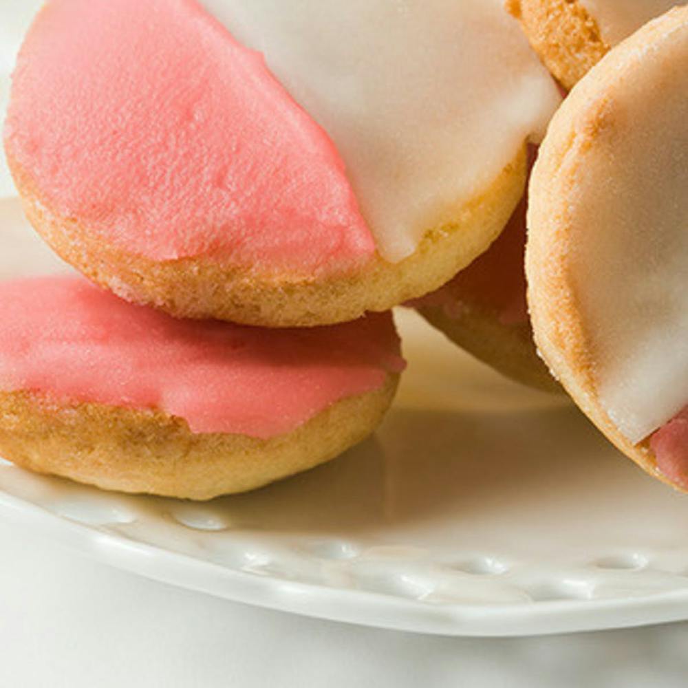 large-pink-and-white-cookies.9aa46f62550bb5bead1aba2448876453