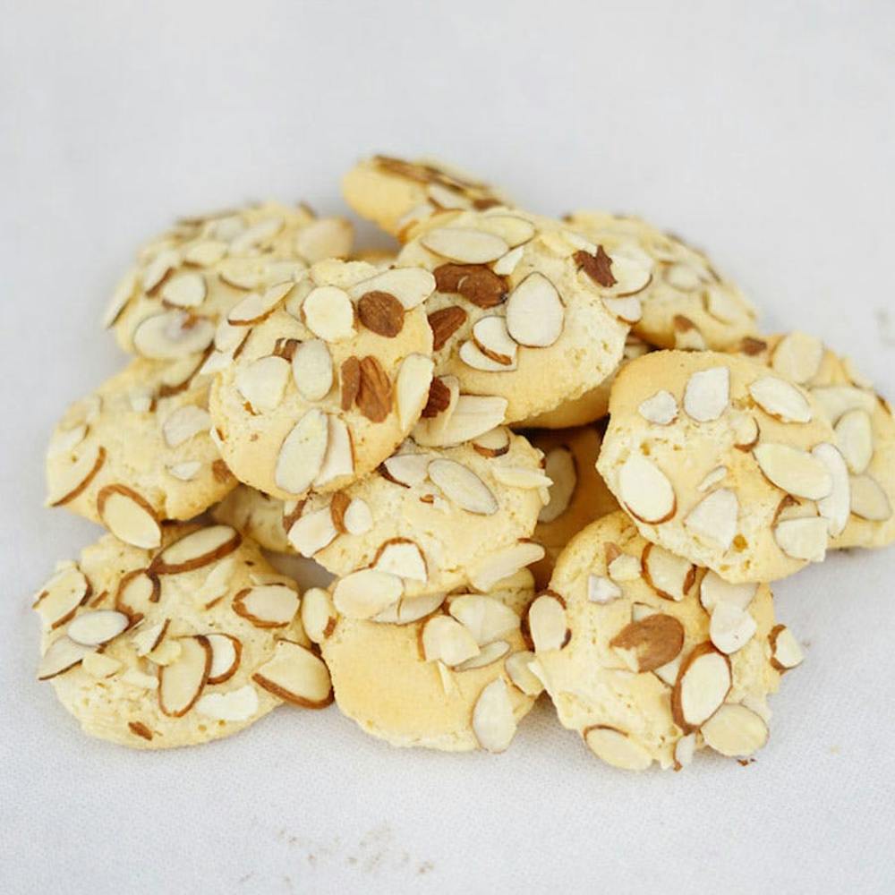 macaroons-almond.9abbb76f09c1fe632890c1a509e23f3b