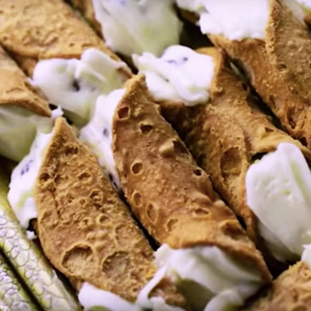 mini-cannoli-kit-1-dozen.b4bcbef0fb165ffb3dd9e1d053a41f11