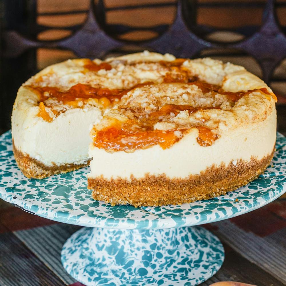 peach-crumble-cheesecake.82b312456b387c3b859287f809245c46