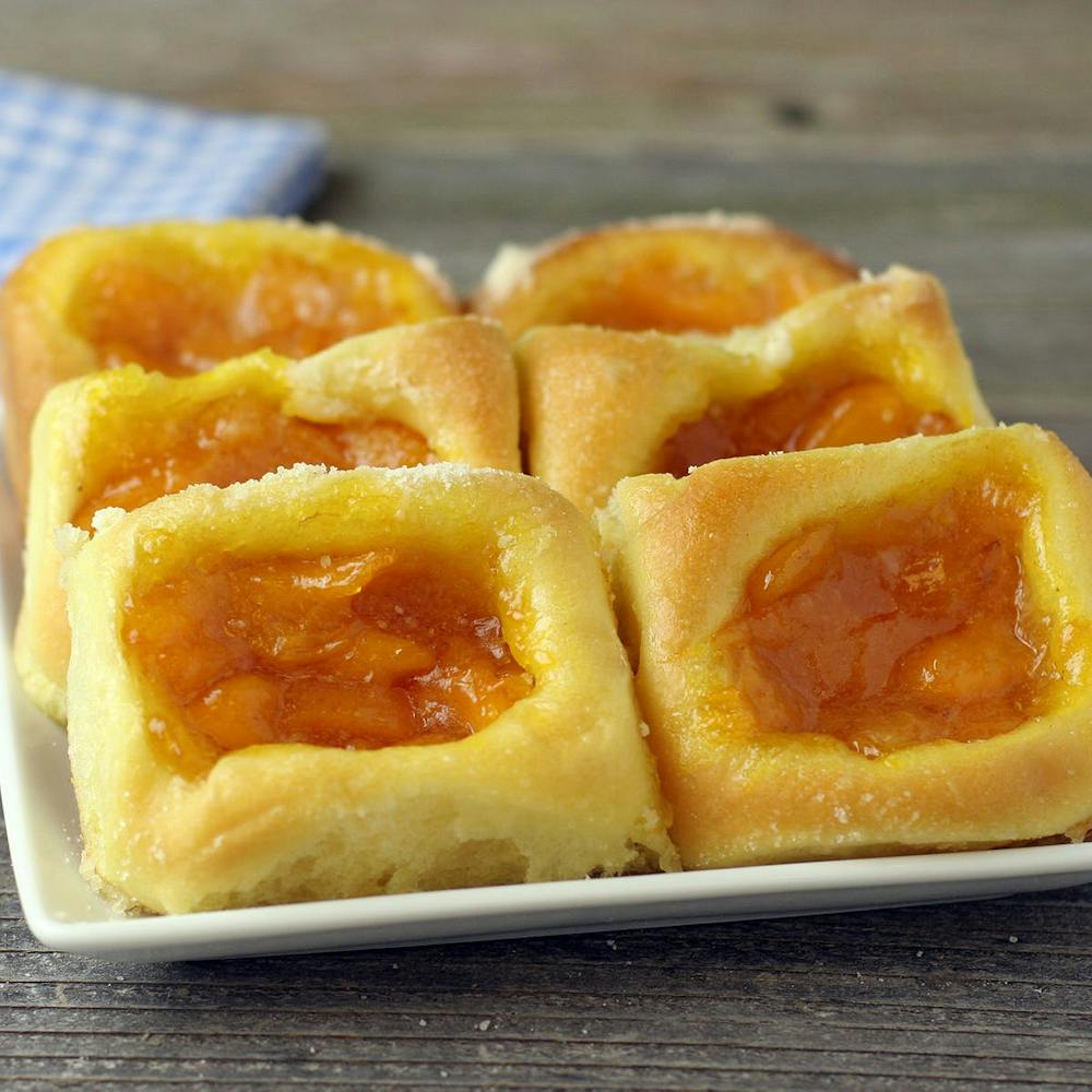 peach-kolaches.86a4b14e1f5af8f6c42b979a91a93356