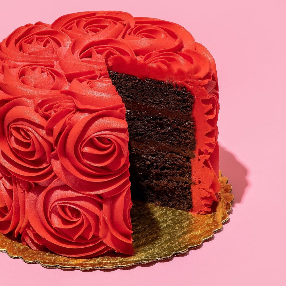 red-rose-chocolate-cake.313de4a55fec188fd2a000e9b28a68e4