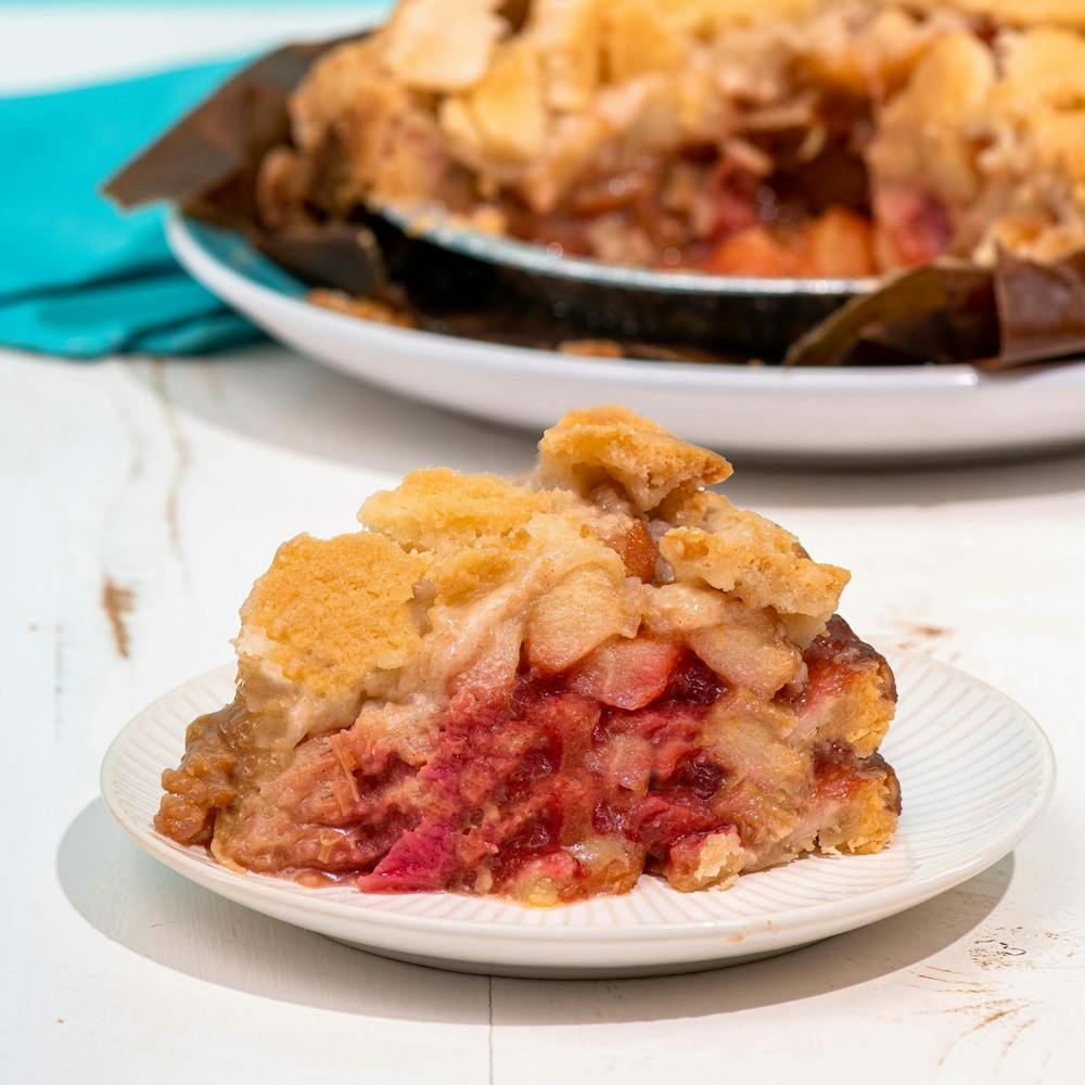 rhubarb-apple-pie-baked-in-a-paper-bag.c2cc506bd7bbaaf2272a711026eb6818