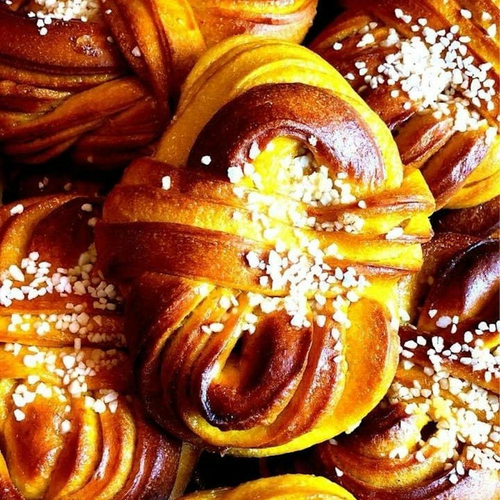 saffron-buns-6-pack.1ab11421392a281efd3fd7dc79ca57f6