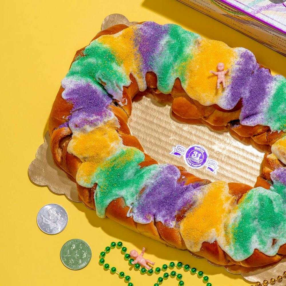 traditional-new-orleans-king-cake.fbadf0de1ba8823163ff4ec7ff825fb3