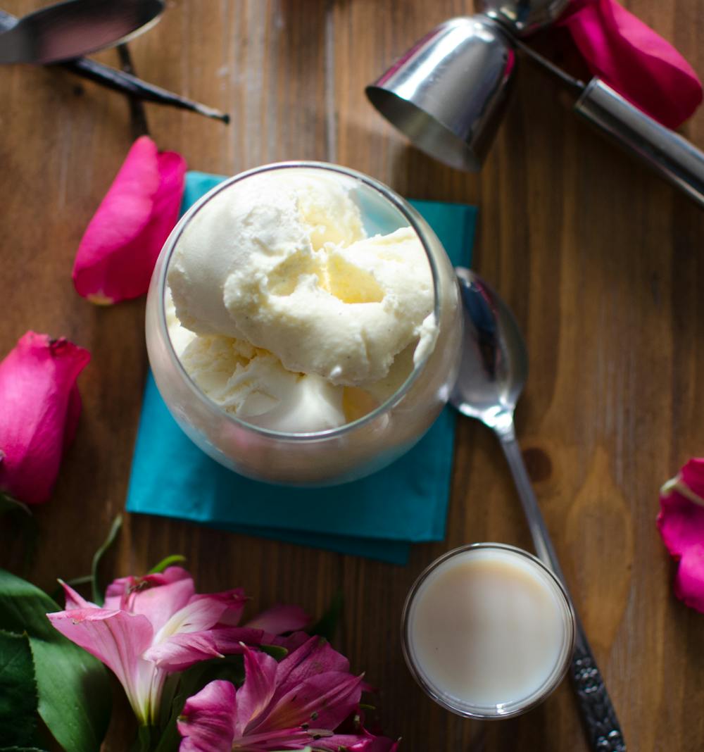 vanilla-horchata-with-flowers