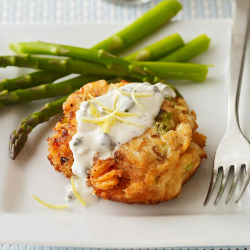 wild-caught-smoked-salmon-cakes-6-pack.b4f68c548f5644d471e9d127f37cea8d
